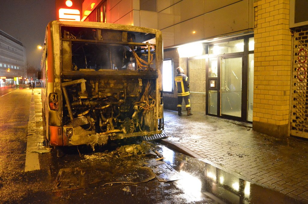 Stadtbus fing Feuer Koeln Muelheim Frankfurterstr Wiener Platz P096.JPG